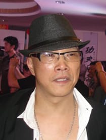 夏占士